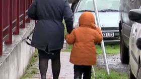 VIDEO Mai mulți copii din județul Timiș sunt teorizați la grădiniță. Părinții au făcut declarații grave